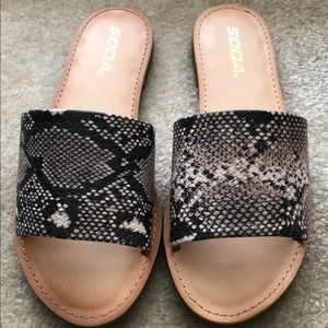 Soda ladies slip on flats snake sandals 7.5